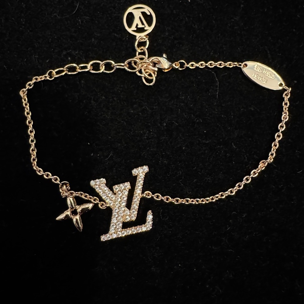 Louis Vuitton Gold Chain Bracelet with Logo Charm - Picture 2 of 5